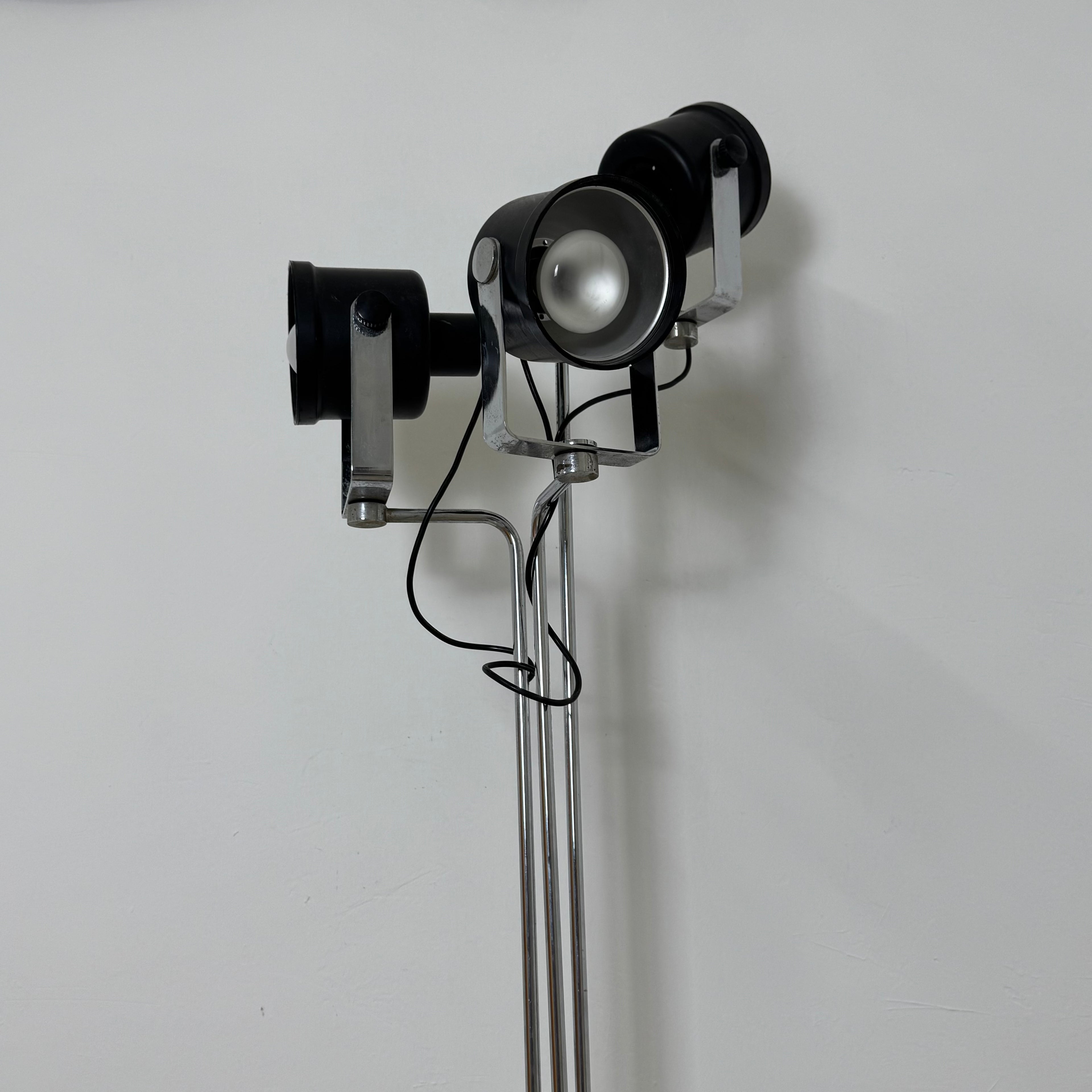 Lampada da Terra Luci Milano Mod. P433 – Brusasco e Torretta – Tre Faretti Orientabili – Anni '70 – Altezza 190 cm