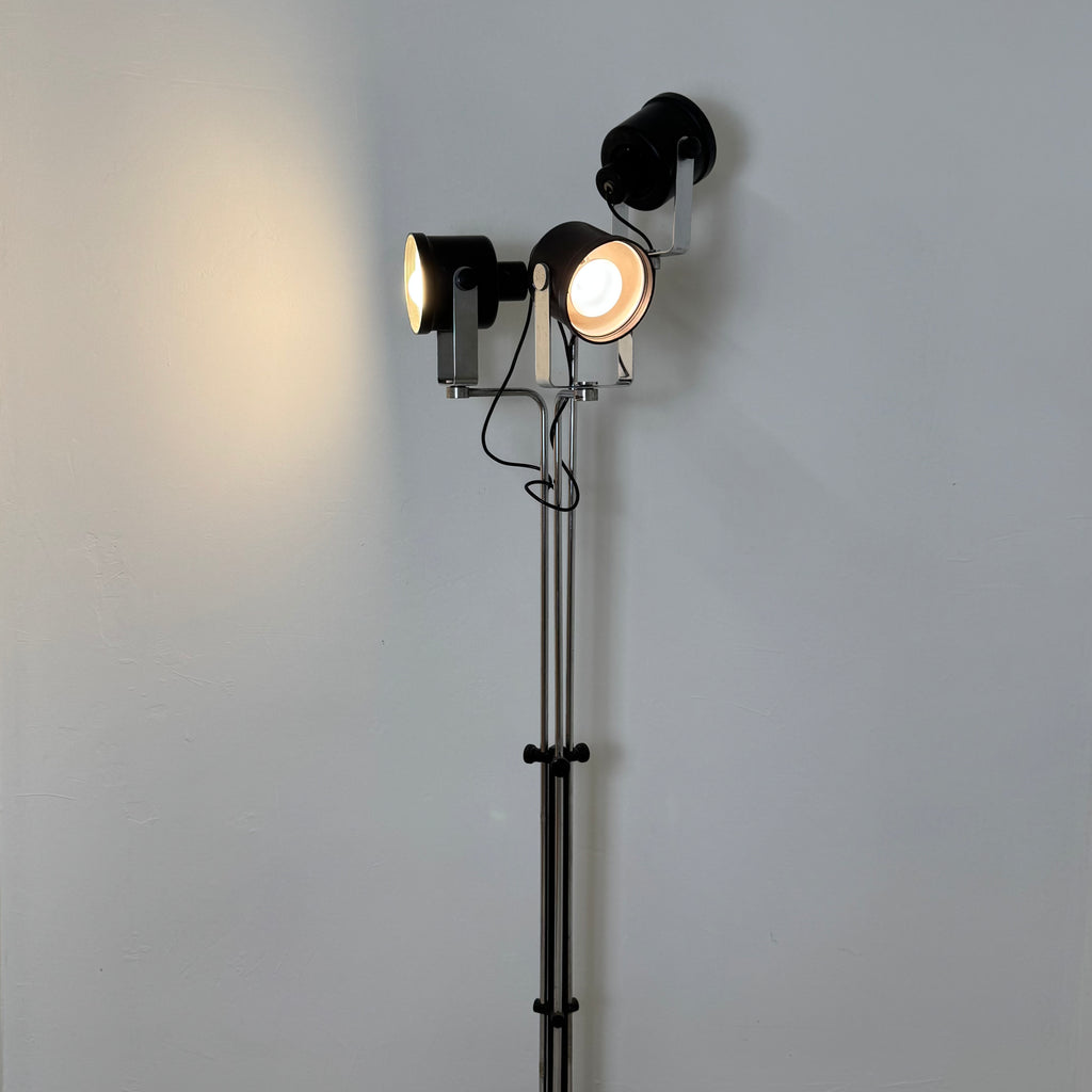 Lampada da Terra Luci Milano Mod. P433 – Brusasco e Torretta – Tre Faretti Orientabili – Anni '70 – Altezza 190 cm