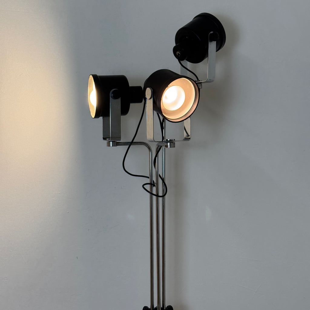 Lampada da Terra Luci Milano Mod. P433 – Brusasco e Torretta – Tre Faretti Orientabili – Anni '70 – Altezza 190 cm