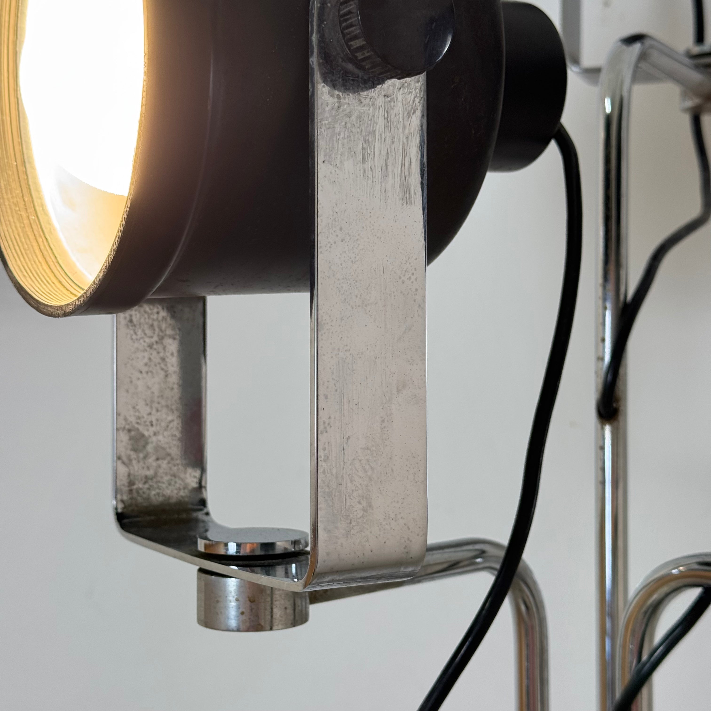 Lampada da Terra Luci Milano Mod. P433 – Brusasco e Torretta – Tre Faretti Orientabili – Anni '70 – Altezza 190 cm