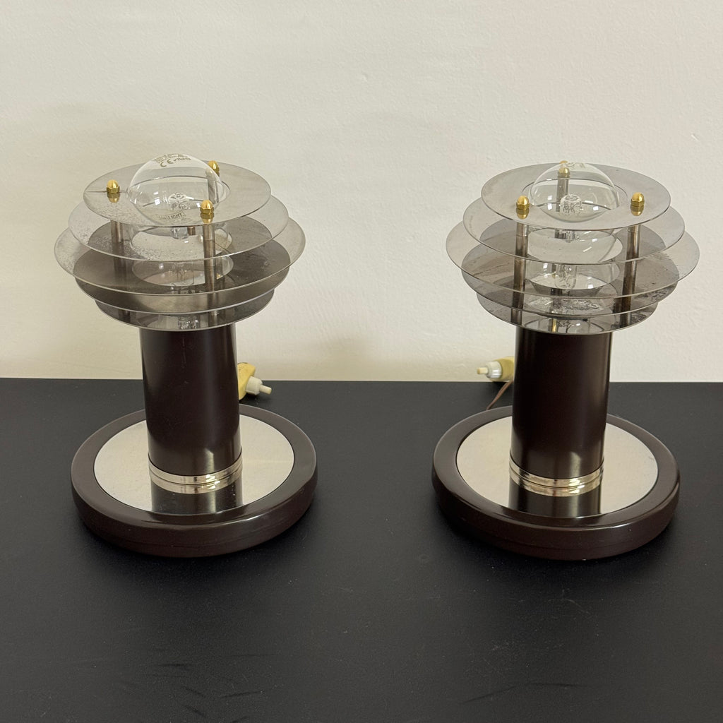 Coppia di Lampade da Tavolo Vintage Stile Saturne – Acciaio Cromato e Metallo Marrone – Paralume a Dischi Sovrapposti – Anni '70-'80