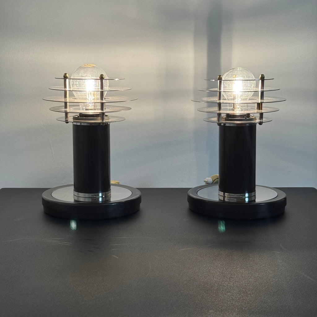 Coppia di Lampade da Tavolo Vintage Stile Saturne – Acciaio Cromato e Metallo Marrone – Paralume a Dischi Sovrapposti – Anni '70-'80