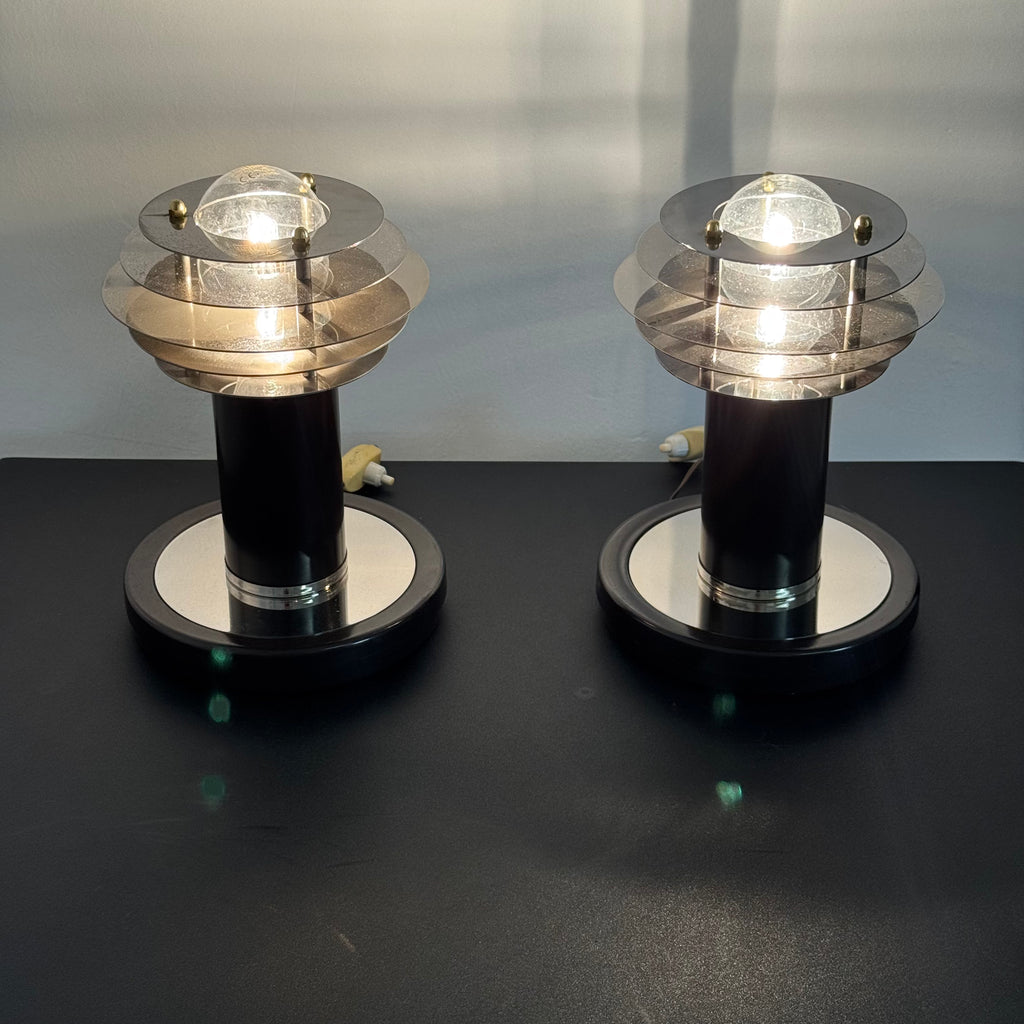 Coppia di Lampade da Tavolo Vintage Stile Saturne – Acciaio Cromato e Metallo Marrone – Paralume a Dischi Sovrapposti – Anni '70-'80