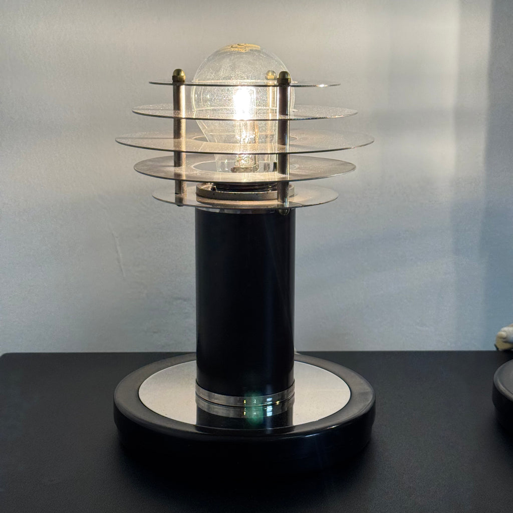 Coppia di Lampade da Tavolo Vintage Stile Saturne – Acciaio Cromato e Metallo Marrone – Paralume a Dischi Sovrapposti – Anni '70-'80