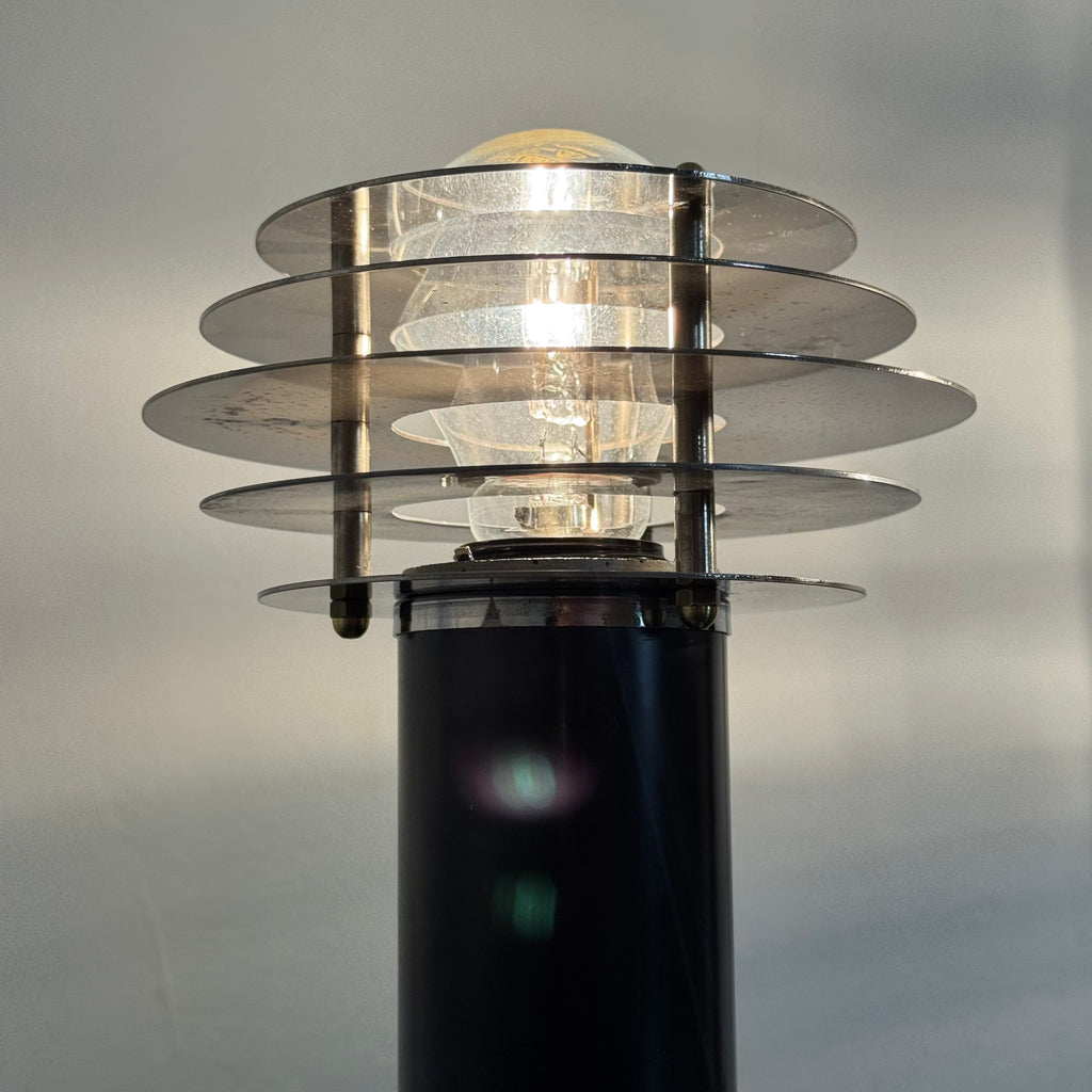 Coppia di Lampade da Tavolo Vintage Stile Saturne – Acciaio Cromato e Metallo Marrone – Paralume a Dischi Sovrapposti – Anni '70-'80