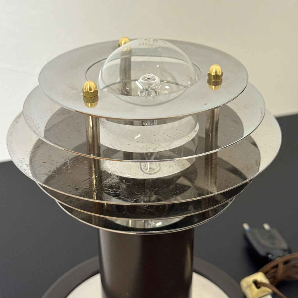 Coppia di Lampade da Tavolo Vintage Stile Saturne – Acciaio Cromato e Metallo Marrone – Paralume a Dischi Sovrapposti – Anni '70-'80