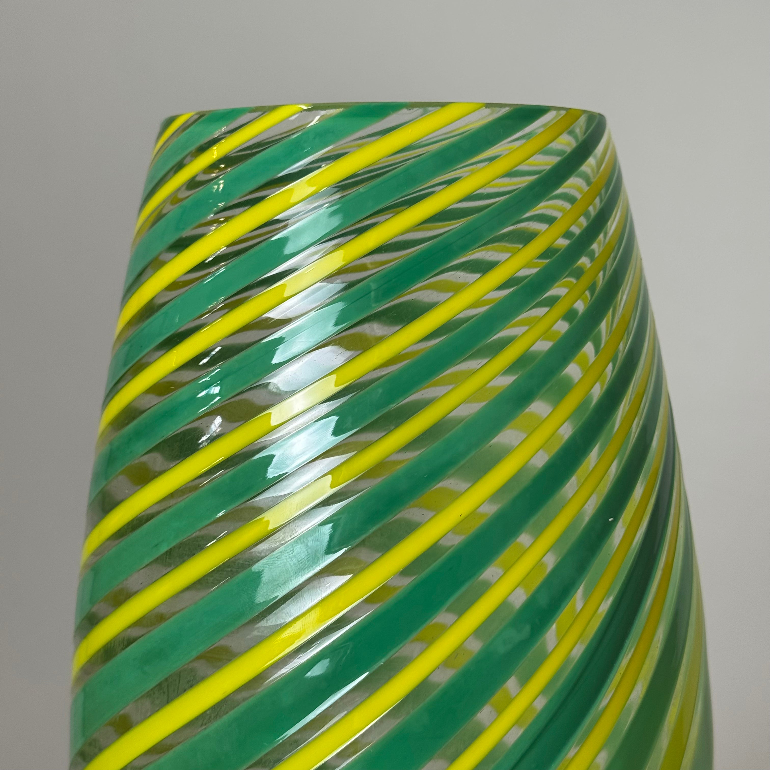 Vaso Vintage in Vetro a Canne Verde e Giallo con Spirale – Lavorazione Murano – Altezza 38 cm