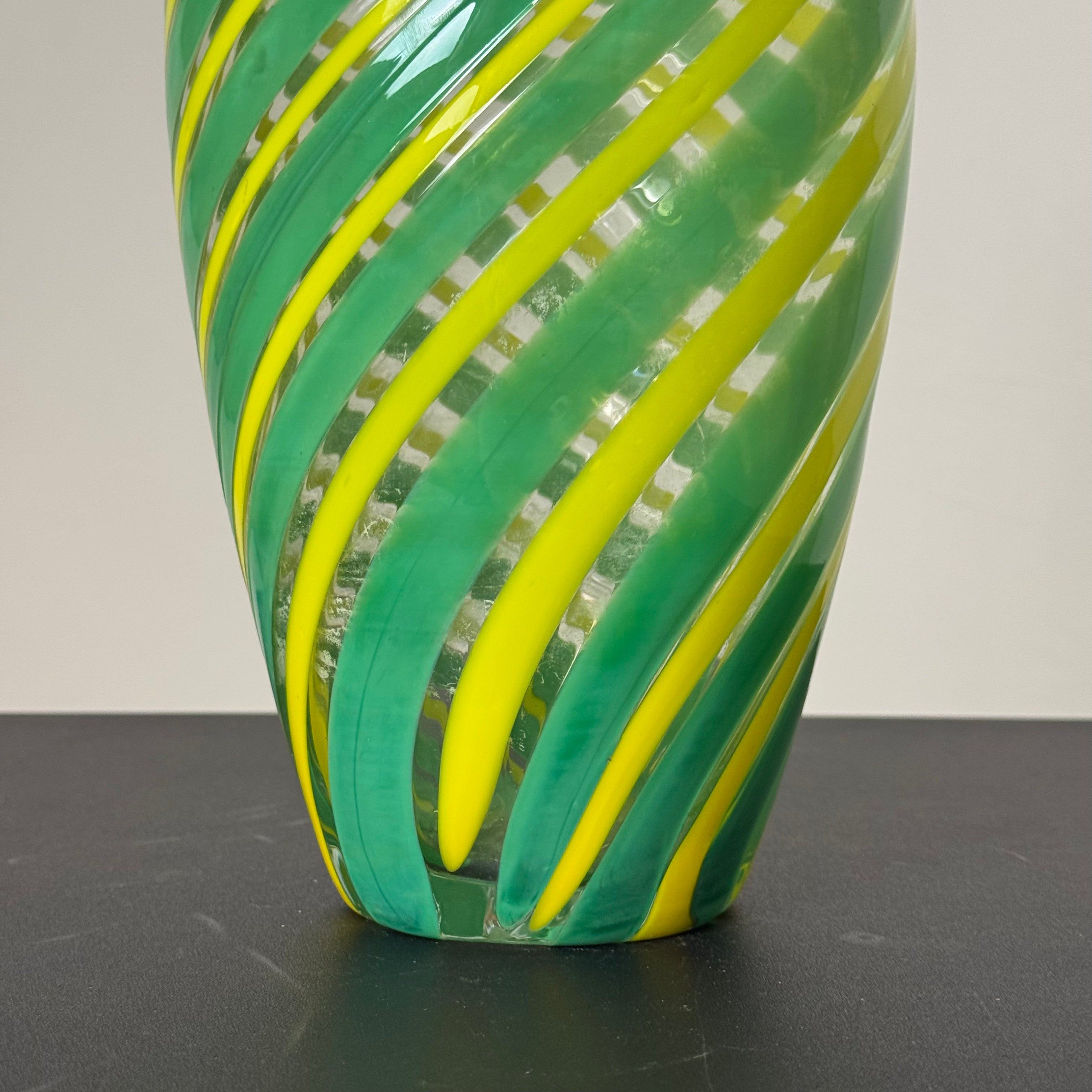 Vaso Vintage in Vetro a Canne Verde e Giallo con Spirale – Lavorazione Murano – Altezza 38 cm