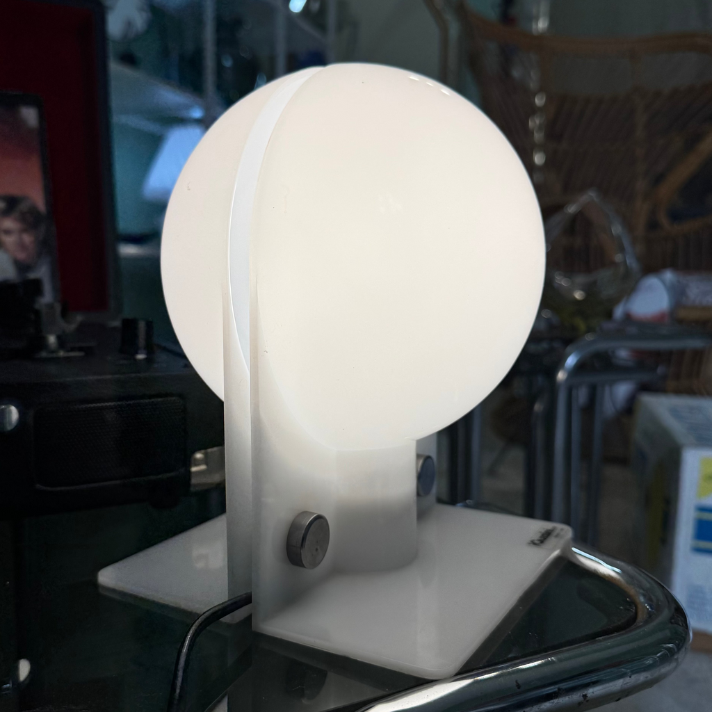 Lampada da tavolo Sirio di Harvey Guzzini, design Brazzoli e Lampa, anni ‘70, bianca