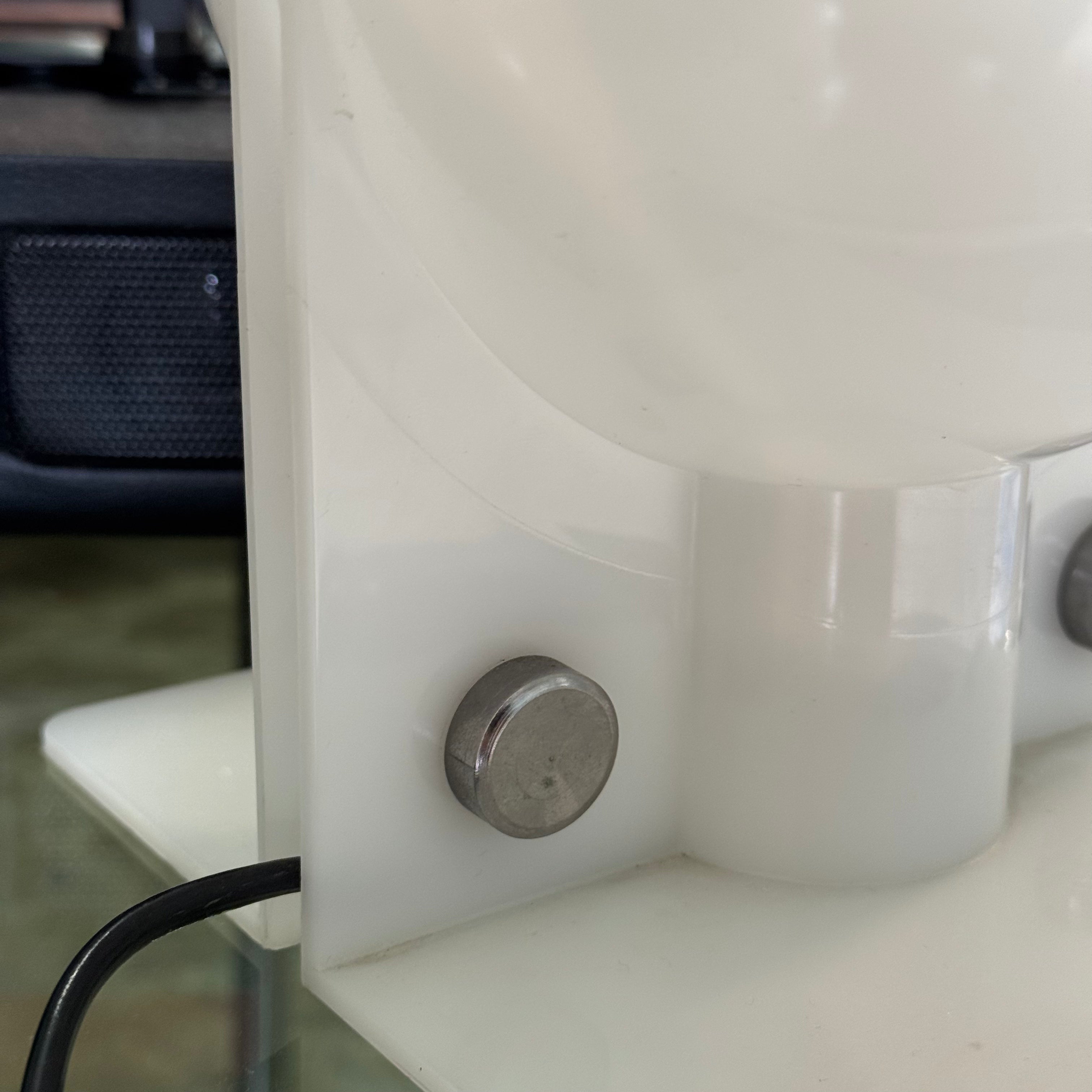 Lampada da tavolo Sirio di Harvey Guzzini, design Brazzoli e Lampa, anni ‘70, bianca