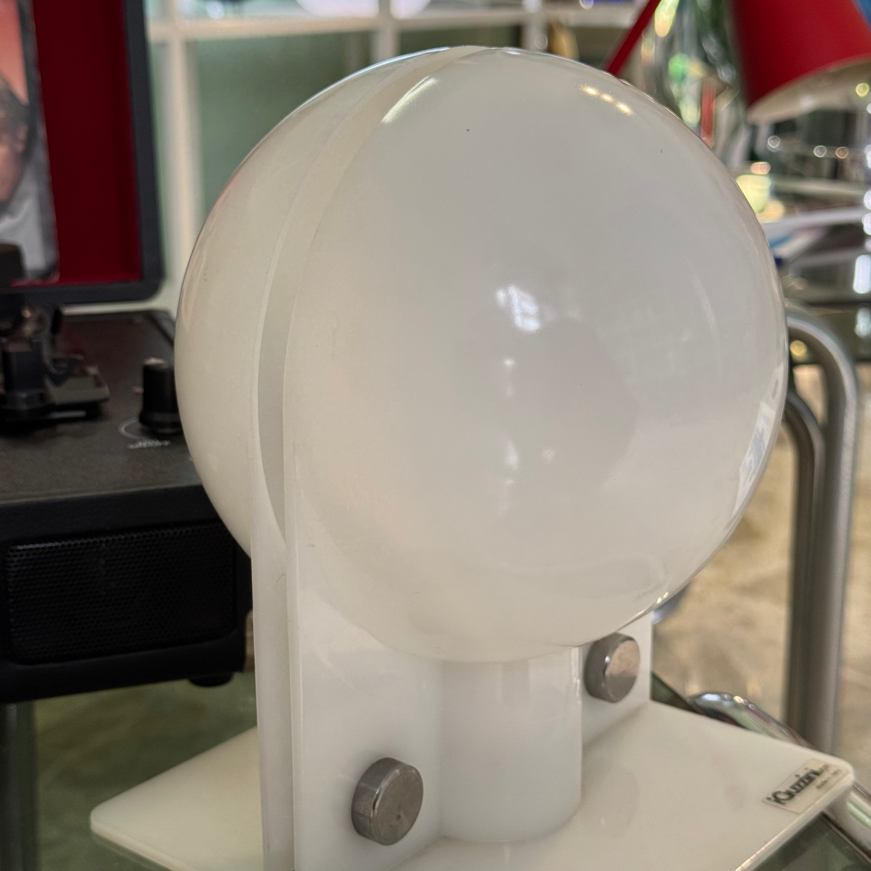 Lampada da tavolo Sirio di Harvey Guzzini, design Brazzoli e Lampa, anni ‘70, bianca