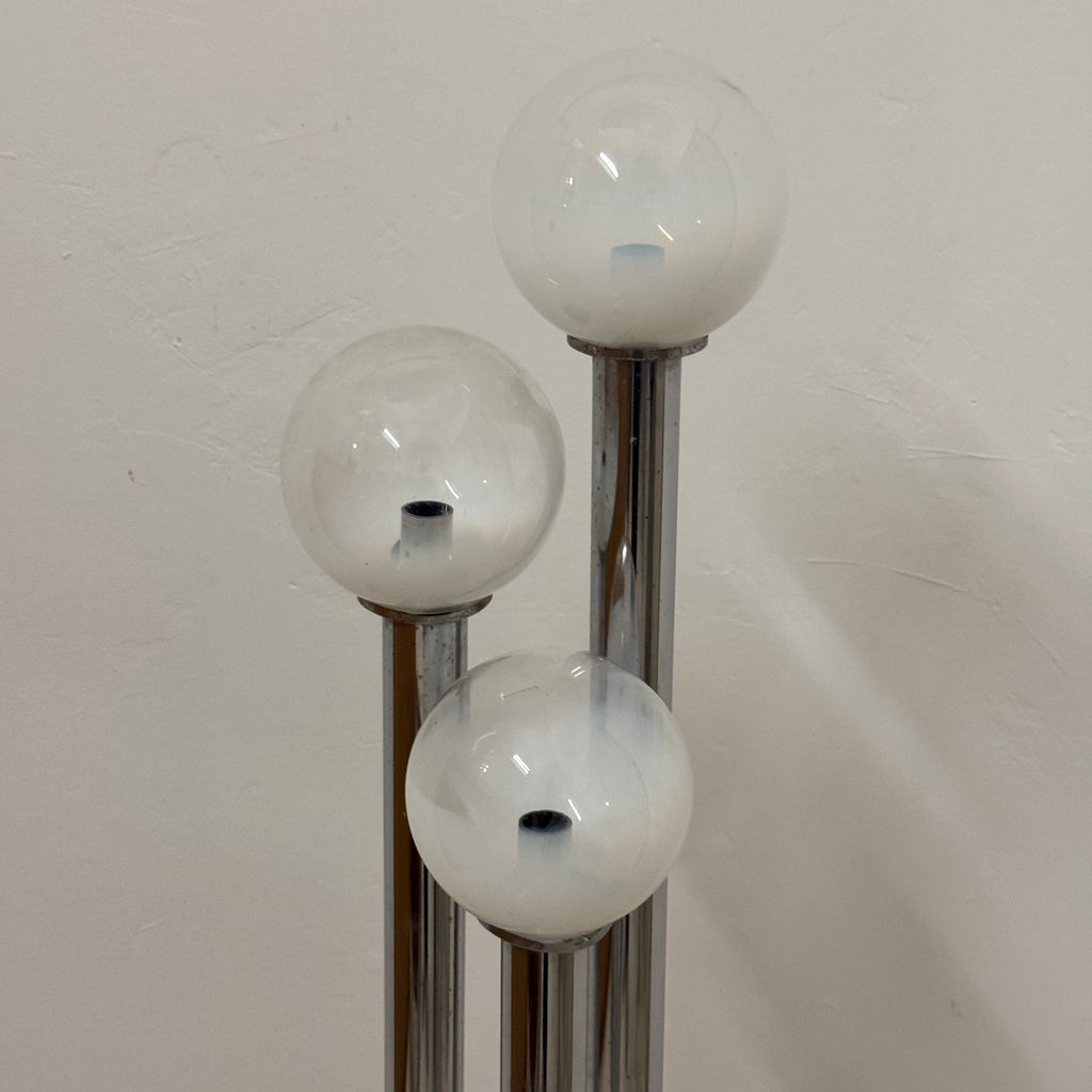 Lampada da terra Space Age anni ‘70 in metallo cromato con tre sfere in vetro sfumato