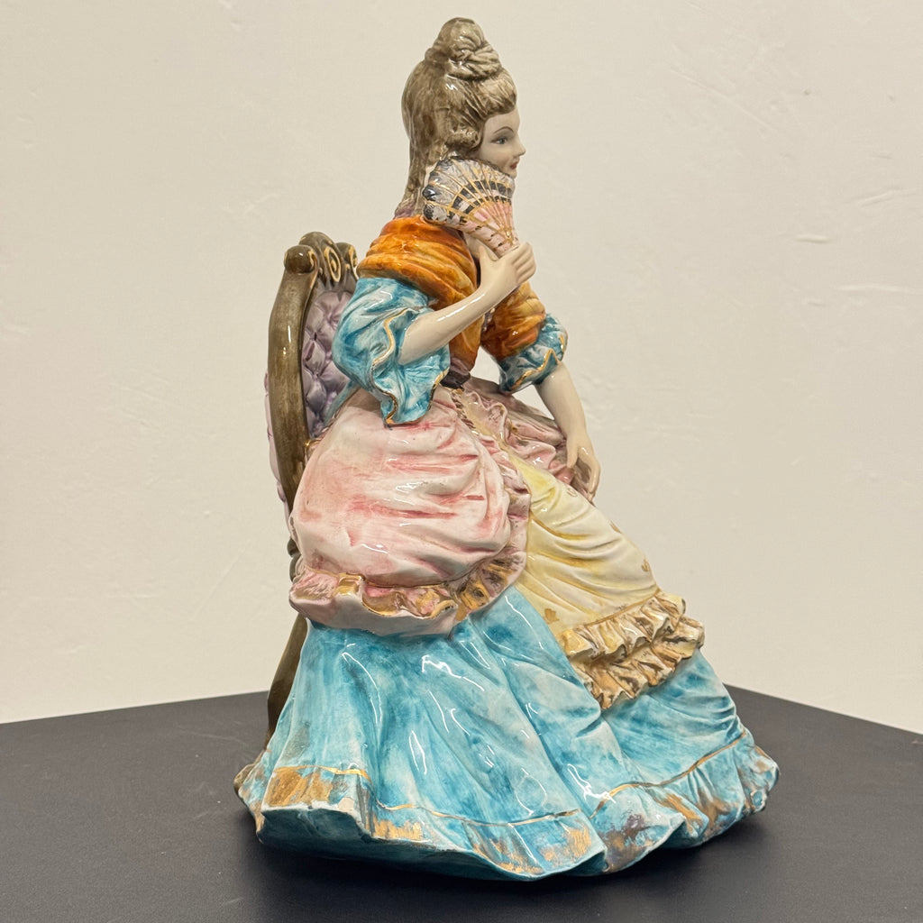 Statua in ceramica dipinta a mano, dama settecentesca con ventaglio, vintage stile Capodimonte