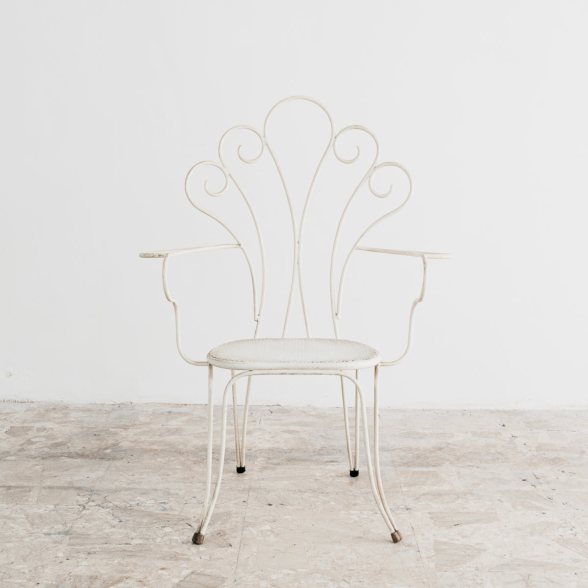 Lio Carminati Attr. – Set 4 Poltroncine da Giardino in Ferro Bianco con Schienale a Ventaglio e Seduta in Lamiera Forata – Anni '50