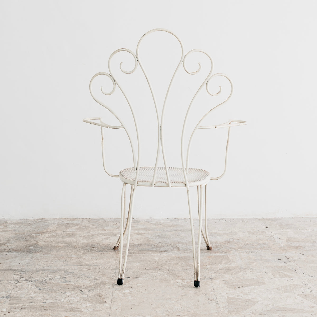 Lio Carminati Attr. – Set 4 Poltroncine da Giardino in Ferro Bianco con Schienale a Ventaglio e Seduta in Lamiera Forata – Anni '50