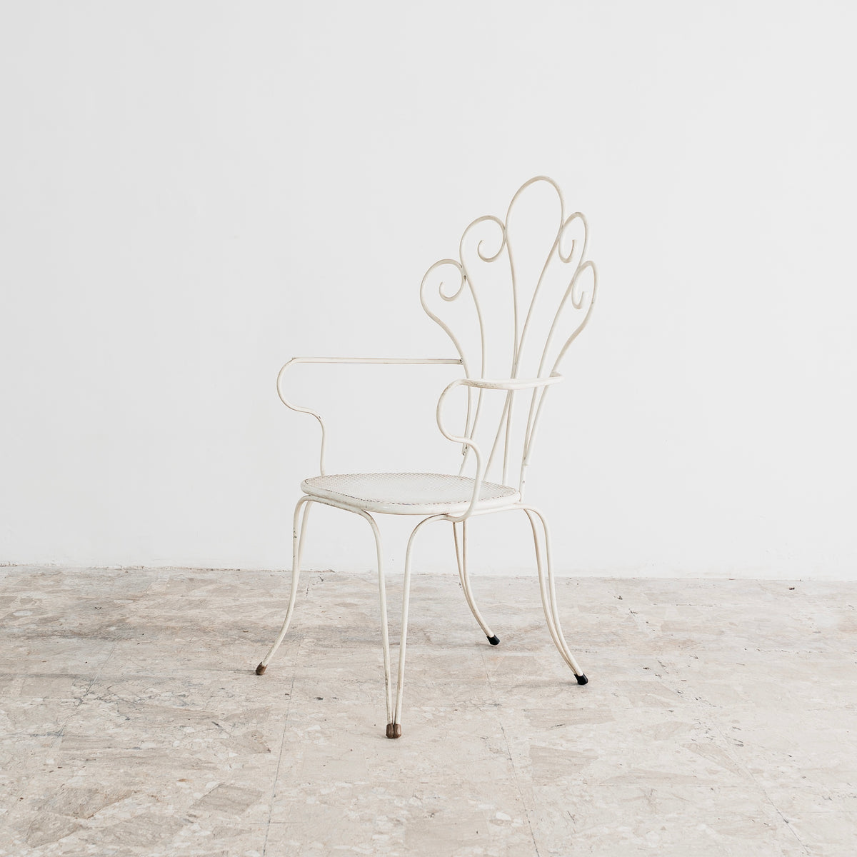 Lio Carminati Attr. – Set 4 Poltroncine da Giardino in Ferro Bianco con Schienale a Ventaglio e Seduta in Lamiera Forata – Anni '50