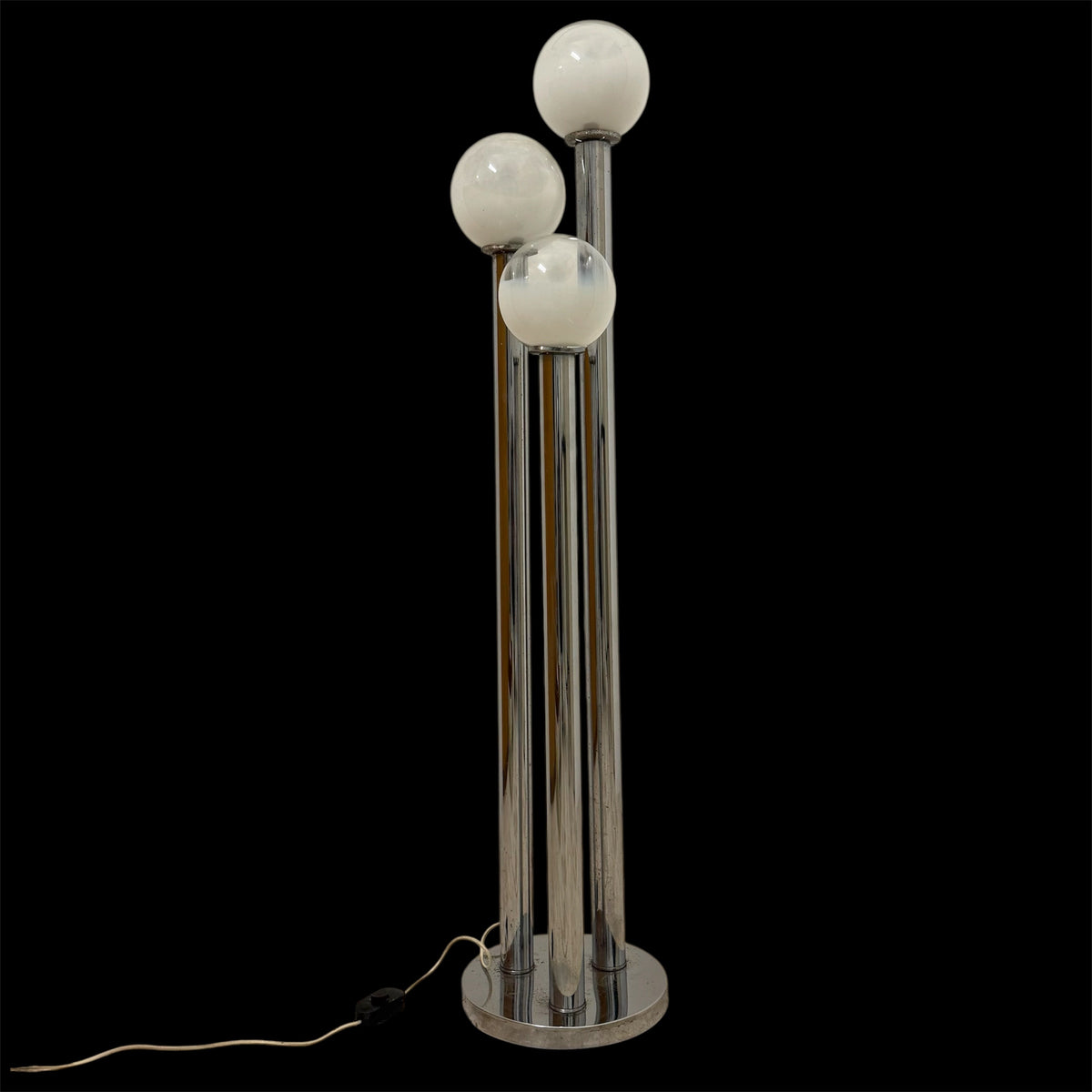 Lampada da terra Space Age anni ‘70 in metallo cromato con tre sfere in vetro sfumato