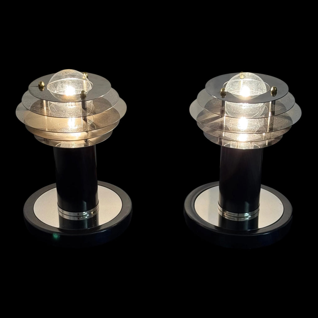Coppia di Lampade da Tavolo Vintage Stile Saturne – Acciaio Cromato e Metallo Marrone – Paralume a Dischi Sovrapposti – Anni '70-'80