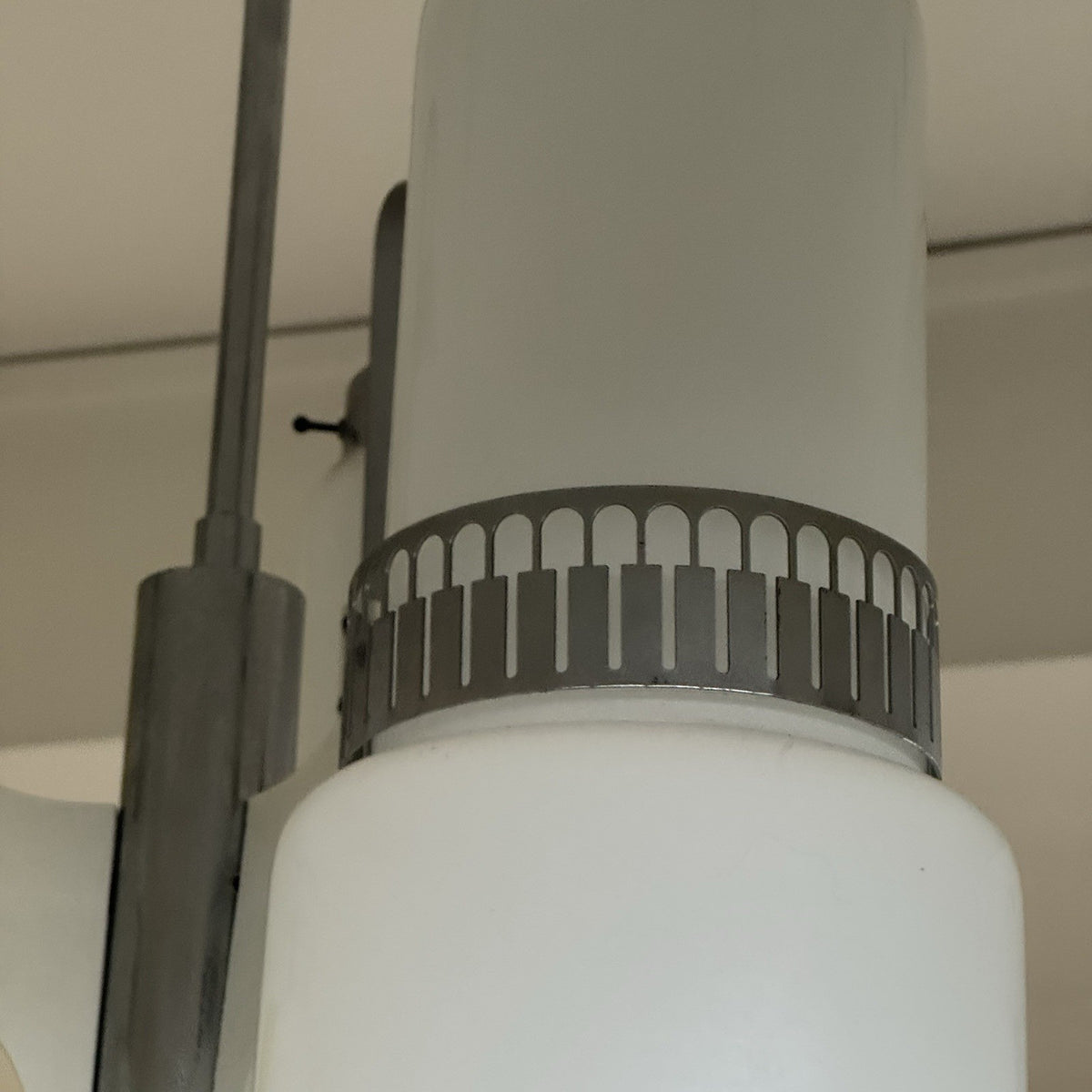 Lampadario Modernista a 3 Luci in Vetro Incamiciato e Acciaio anni '60/'70