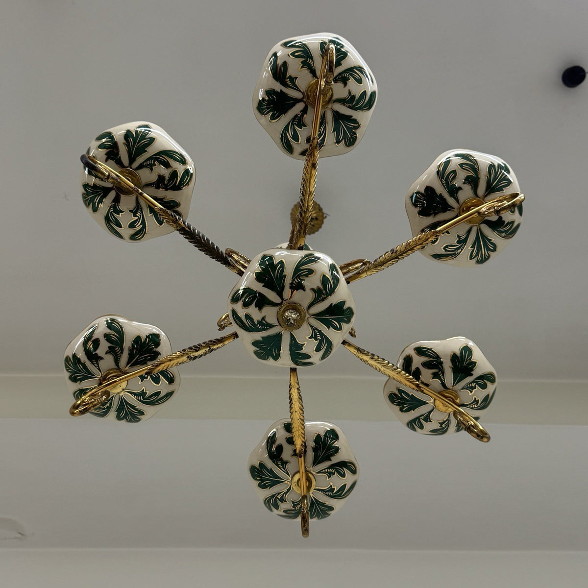 Lampadario Vintage a 6 Luci in Ceramica di Bassano e Ottone Dorato anni '60/'70