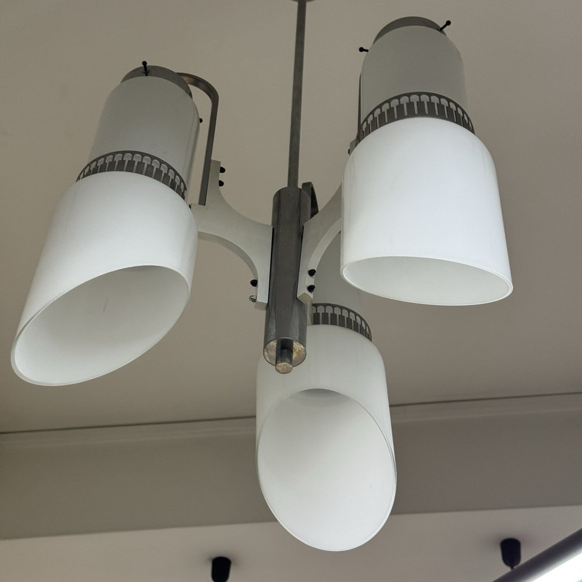 Lampadario Modernista a 3 Luci in Vetro Incamiciato e Acciaio anni '60/'70