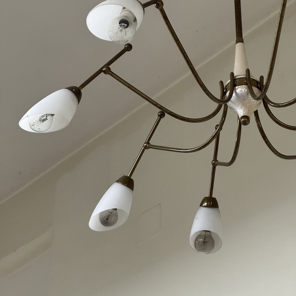 Lampadario Stilnovo Attr. 8 Luci in Ottone e Vetro Opalino anni '50