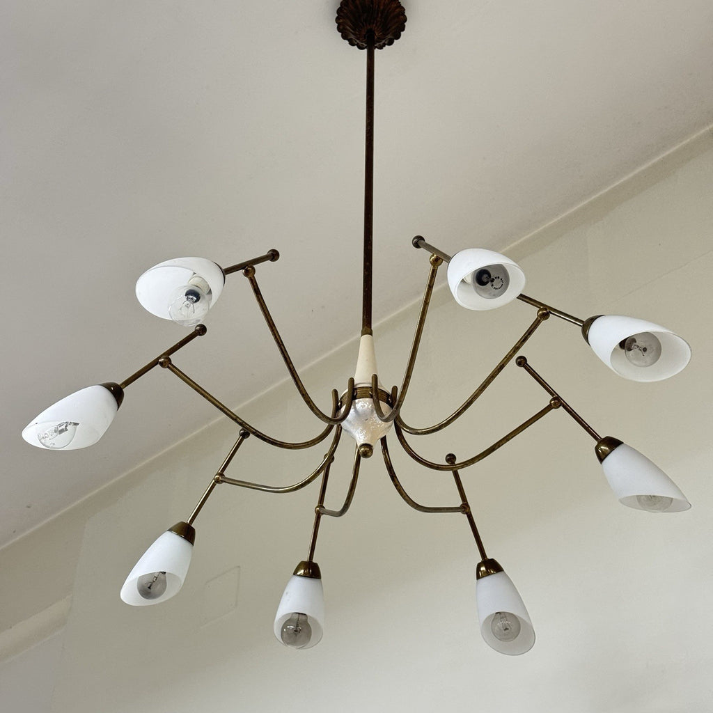 Lampadario Stilnovo Attr. 8 Luci in Ottone e Vetro Opalino anni '50