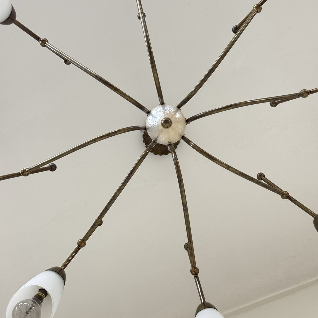 Lampadario Stilnovo Attr. 8 Luci in Ottone e Vetro Opalino anni '50