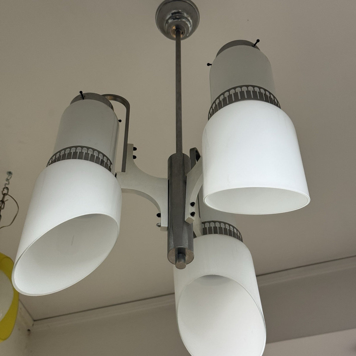 Lampadario Modernista a 3 Luci in Vetro Incamiciato e Acciaio anni '60/'70