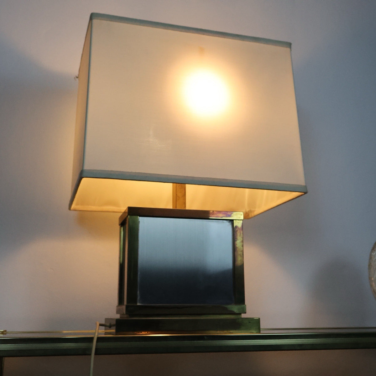 Lampada da Tavolo Hollywood Regency di Liwan's Roma anni '70